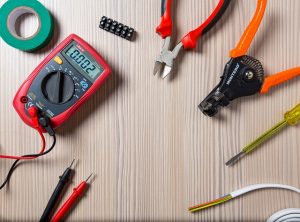 electrician-640x480-49753912.jpeg