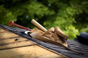 roofer-640x480-3761745.jpeg