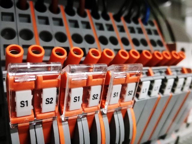 electrician-640x480-48931440.jpeg