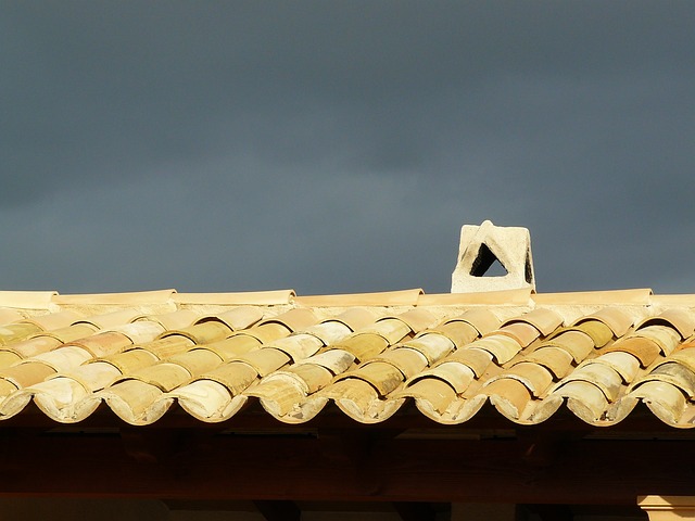 roofer-640x480-49039321.jpeg