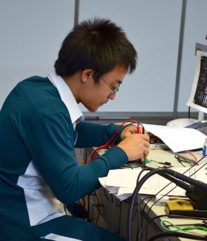 electrician-640x480-13292203.jpeg