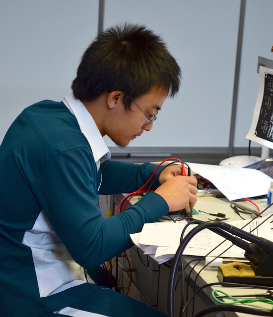electrician-640x480-13292203.jpeg