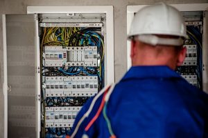 electrician-640x480-51748823.jpeg