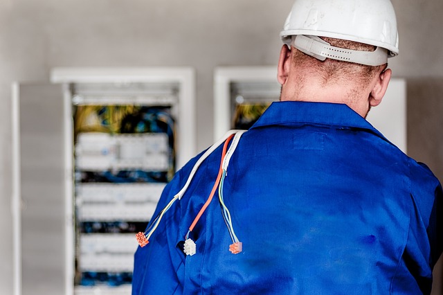electrician-640x480-57050022.jpeg
