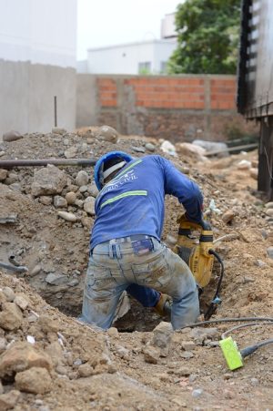 electrician-640x480-7878243.jpeg