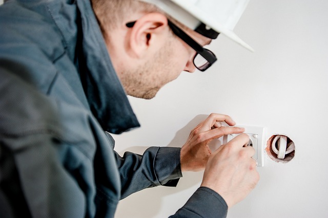 electrician-640x480-26247263.jpeg
