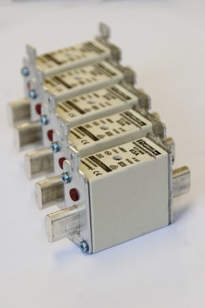 electrician-640x480-80477672.jpeg