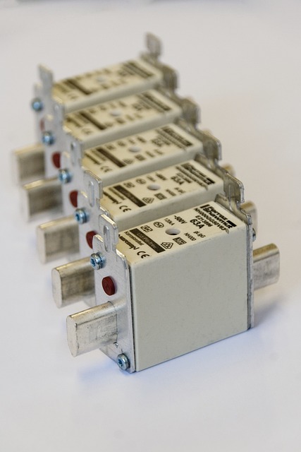 electrician-640x480-80477672.jpeg