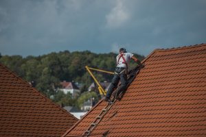 roofer-640x480-14206979.jpeg