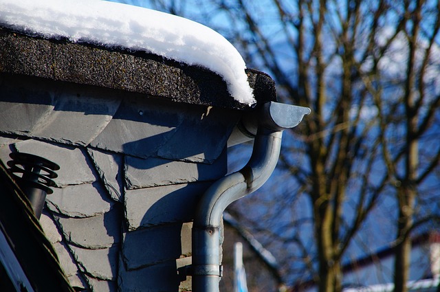 roofer-640x480-43250471.jpeg