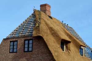 roofer-640x480-59215434.jpeg
