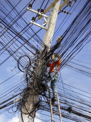 electrician-640x480-61879045.jpeg