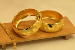 jewelries-640x480-66656818.jpeg