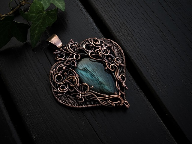 jewelries-640x480-78563719.jpeg